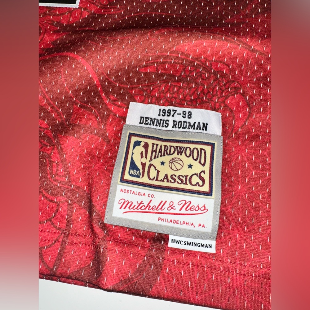 Mitchell & Ness HARDWOOD CLASSIC Chicago Bulls DENNIS RODMAN Red Dragon Jersey - Picture 4 of 4